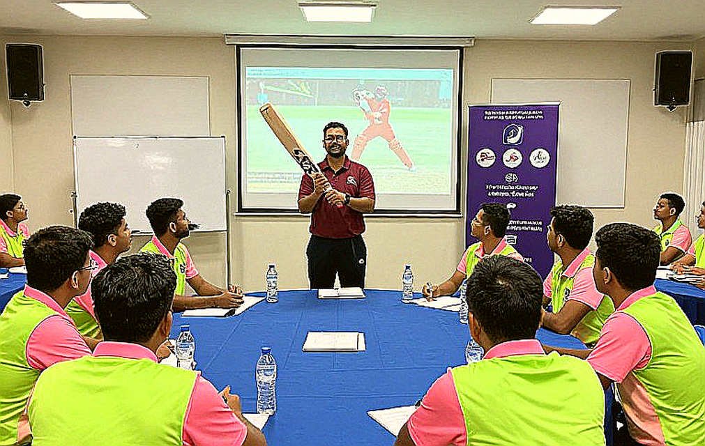 ৮৩ বলে শতক, ১৫৩ রানের জুটি: ভাদোদরায় দীপ্তি শর্মা ছয় নম্বরের পুরোনো হিসাব বদলে দিলেন